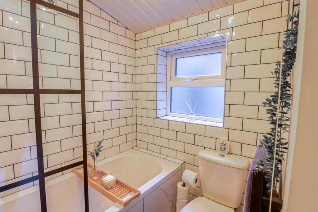 בלפסט Charming City Home, Beside The Serene Ormeau Park מראה חיצוני תמונה