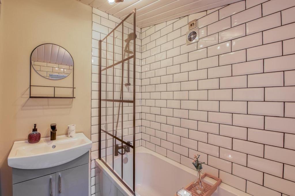 בלפסט Charming City Home, Beside The Serene Ormeau Park מראה חיצוני תמונה