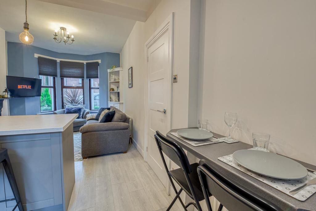 בלפסט Charming City Home, Beside The Serene Ormeau Park מראה חיצוני תמונה