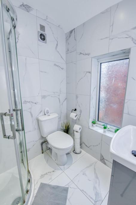 בלפסט Charming City Home, Beside The Serene Ormeau Park מראה חיצוני תמונה